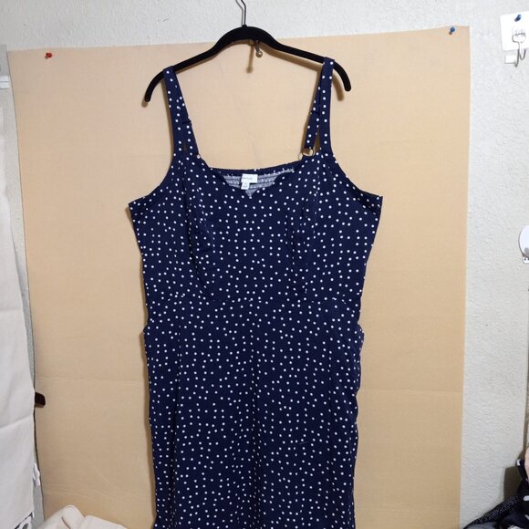 41 Hawthorn Beatriz Scalloped neckneck. - Picture 1 of 8